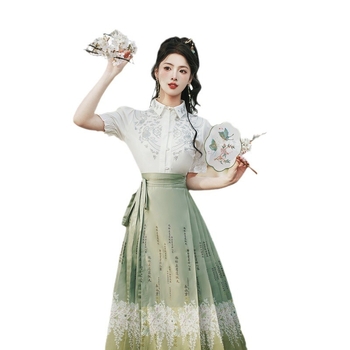 Hanfu set: bijela bluza s ukrasnim vezom i satin-žakard suknja s motivom 'horse-face'.