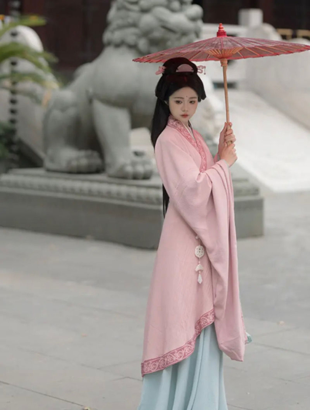 Ženski Hanfu set inspiriran dinastijama Wei, Jin i južnih i sjevernih dinastija; eterični drevni stil, gornji dio s ravnim rubom i širokim rukavima, set s suknjom