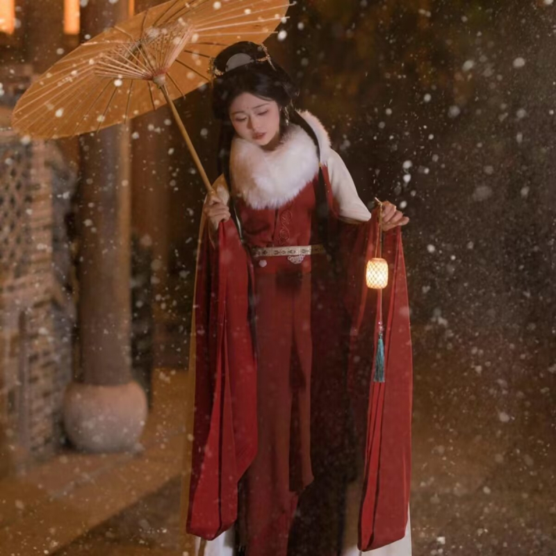 Ženski Hanfu set inspiriran dinastijama Wei, Jin i južnih i sjevernih dinastija; eterični drevni stil, gornji dio s ravnim rubom i širokim rukavima, set s suknjom