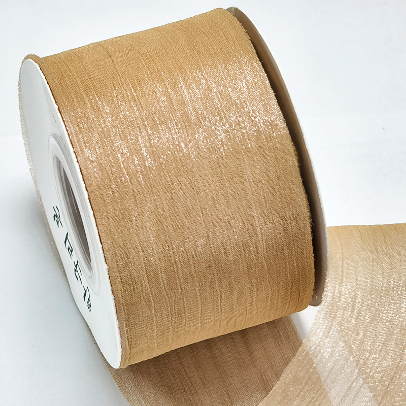 Accesoriu de păr handmade: panglică din tul plisat, 6 cm lățime, fir argintiu strălucitor, floare și funda, ambalat într-o cutie cadou.
