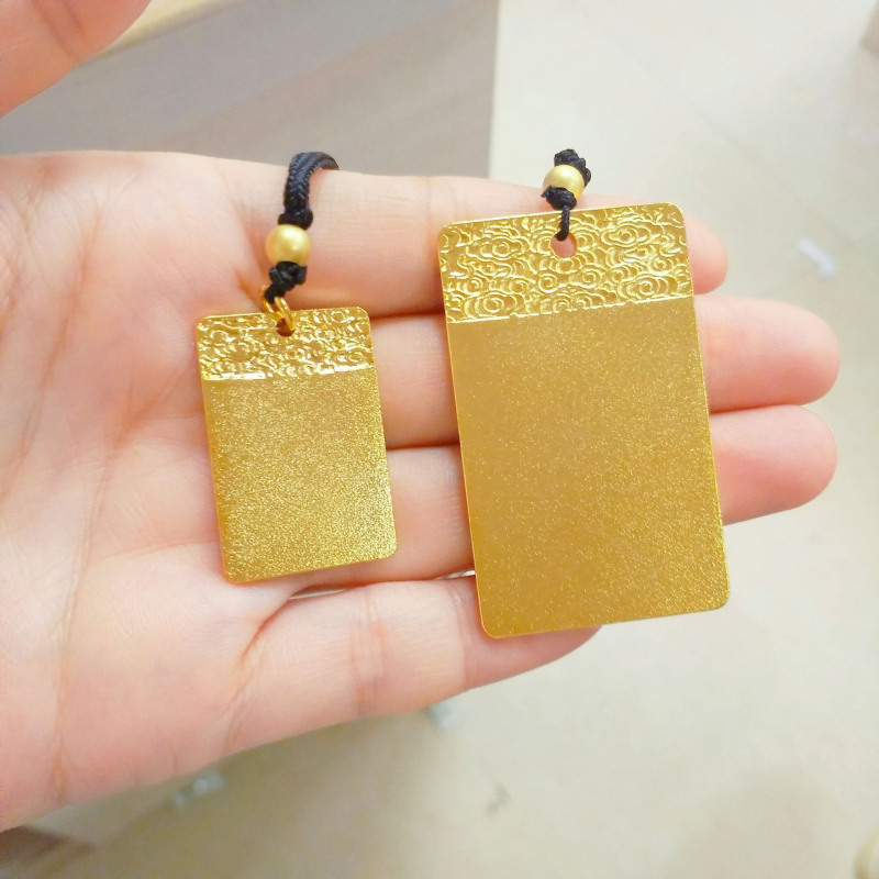 Bakreno ogrlica s pozlaćenim premazom, pravokutnim talismanom i motivom sretnog oblaka, unisex