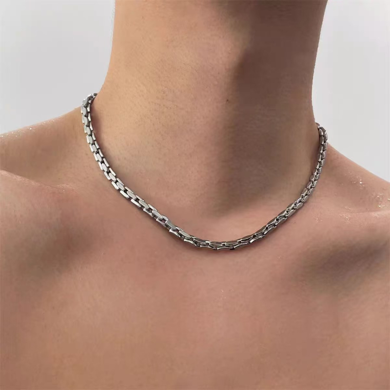Unisex ogrlica od titan čelika s geometrijskim privjeskom, nišni luksuz, ne blijedi i hipoalergena.