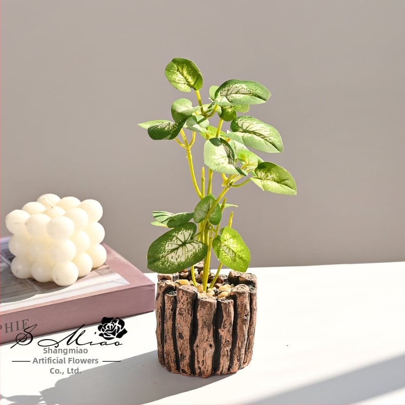 Umelé mini rastliny v kvetináčoch, dekoratívne malé bonsaje do domu, rekvizita na fotografiu