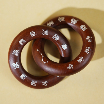 Mini taoistički drveni privezak s okruglim Yin-Yang simbolom i dizajnom sedam zvijezda