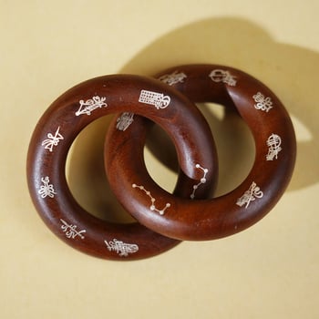 Mini taoistički drveni privezak s okruglim Yin-Yang simbolom i dizajnom sedam zvijezda