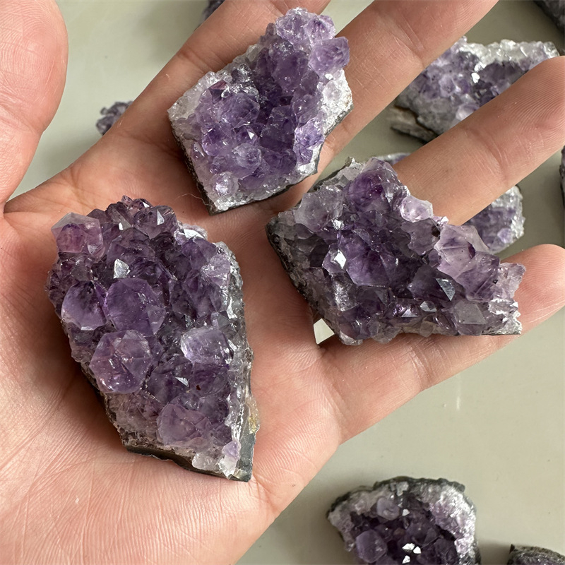 Prirodna ametistička skupina, sirovi kamen ametista, blok ametista, mineralni primjerak za ukrašavanje