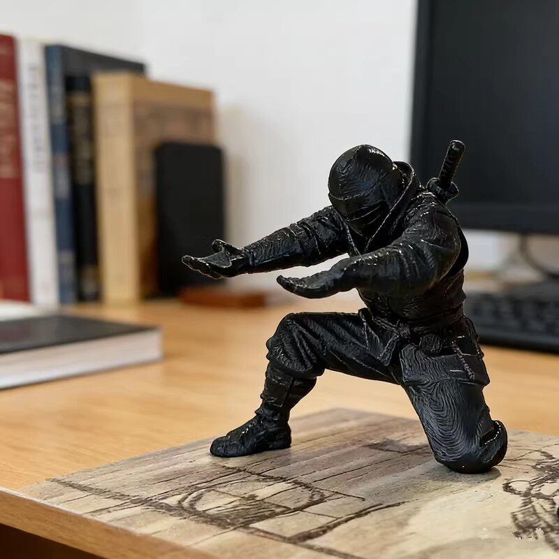 Нинджа 3D принтирана фигура - държач за моливи и органайзер за канцеларски материали, творчески настолен декор, черен, размер 9 см