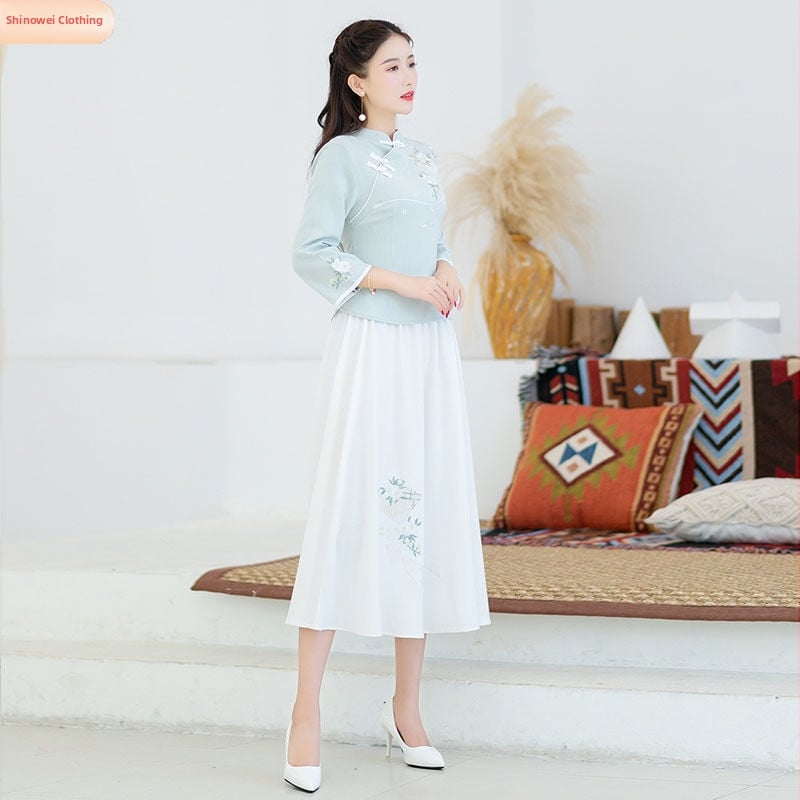 Ženské šaty v štýle Hanfu s vyšívanými polovičnými rukávmi a asymetrickým golierom, retro inšpirácia, elegantný vzhľad