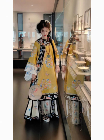 Potpuni Hanfu set iz dinastije Qing: Qing Han GeGe Hanfu s gornjim dijelom s printom i horse-face suknjom za fotografiranje