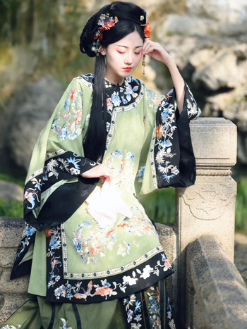 Potpuni Hanfu set iz dinastije Qing: Qing Han GeGe Hanfu s gornjim dijelom s printom i horse-face suknjom za fotografiranje