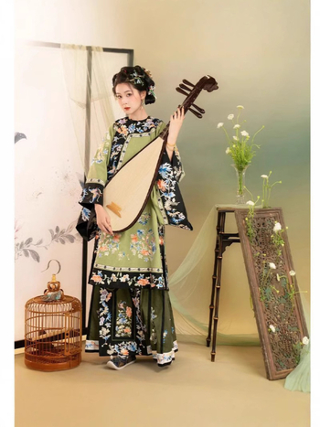 Potpuni Hanfu set iz dinastije Qing: Qing Han GeGe Hanfu s gornjim dijelom s printom i horse-face suknjom za fotografiranje