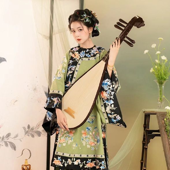 Potpuni Hanfu set iz dinastije Qing: Qing Han GeGe Hanfu s gornjim dijelom s printom i horse-face suknjom za fotografiranje