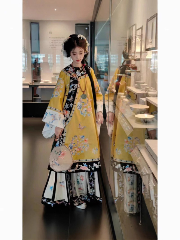 Potpuni Hanfu set iz dinastije Qing: Qing Han GeGe Hanfu s gornjim dijelom s printom i horse-face suknjom za fotografiranje