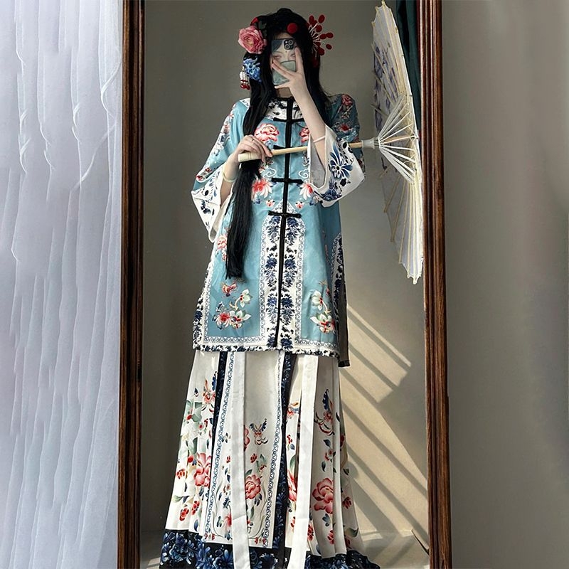 Potpuni Hanfu set iz dinastije Qing: Qing Han GeGe Hanfu s gornjim dijelom s printom i horse-face suknjom za fotografiranje