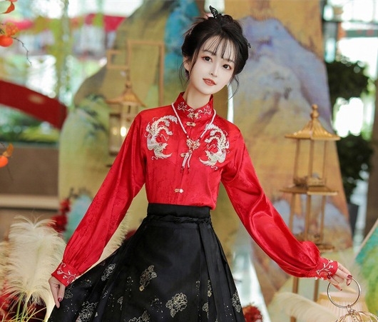 Nova originalna Hanfu ženska kolekcija – proljeće-ljeto, tkanina s zlatnim vlaknima, suknja s florentalnim panelima i motivom konjske fasade, komplet s elementima nacionalnog stila za svakodnevnu upotrebu, haljina za nazdravljanje na vjenčanju