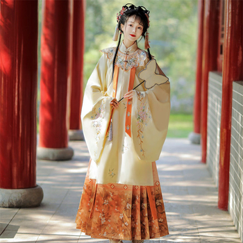 Hanfu u Ming stilu za žene – motiv Dream Pen Blossoms – duga haljina s visokim ovratnikom, bogata vezen, oblačni rameni i suknja s motivom konjega lica, jesen–zima model