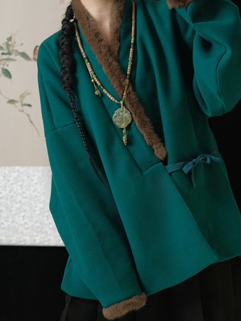 Hanfu Ming za žene s preklopnim ovratnikom, flis podstava, rukavi s lukom i dotjerana Mamian suknja, svakodnevni zimski komplet