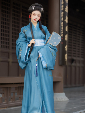 Hanfu haljina inspirirana dinastijom Han, restaurirani drevni kineski kostim s tekućim dugim rukavima i pravim rubom, geometrijska vezenina, poliester, ljeto