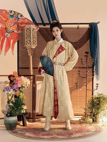 Hanfu set iz dinastije Tang: haljina s okruglim izrezom i lampionske hlače, kombinacija boja, verzija za par