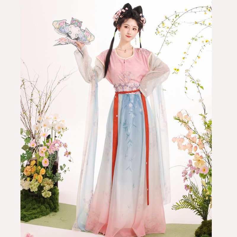 Hanfu 2026: novi model kineskog stila ljetna odjeća sa širokim ovratnikom, Tang stil jakna s kratkim rukavima i poderana suknja za svakodnevnu upotrebu i fotografiranje.