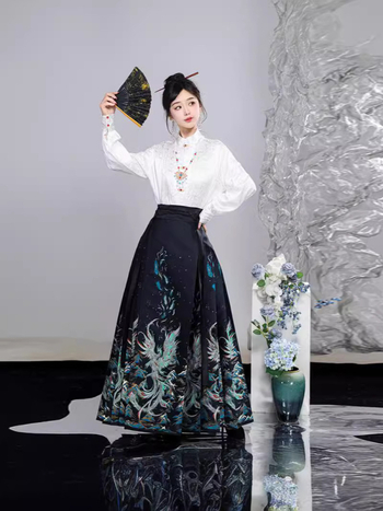Izvorni Hanfu u Ming stilu set s topom s polu-visokim ovratnikom i suknjom s cvjetnim uzorkom te uzorkom konjske glave, 3D uzorak, novi stil 2023