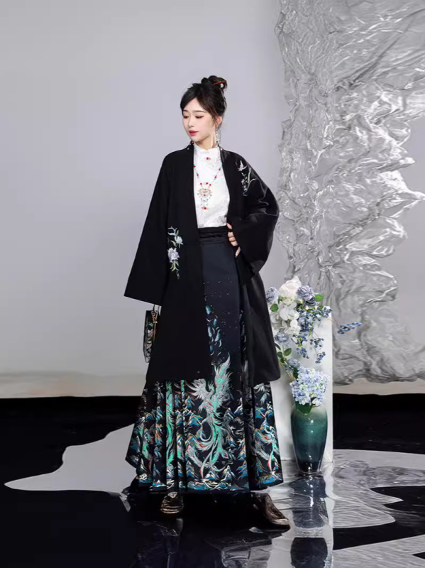 Izvorni Hanfu u Ming stilu set s topom s polu-visokim ovratnikom i suknjom s cvjetnim uzorkom te uzorkom konjske glave, 3D uzorak, novi stil 2023