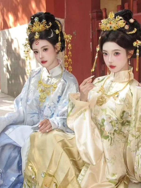 Hanfu u Ming dinastije za plemenite žene, raskošno tkan zlatnim nitima dvostruko zakopčana bluza, luksuzna teška vez, okrugli ovratnik, stojeći ovratnik, duga haljina za proljeće i jesen