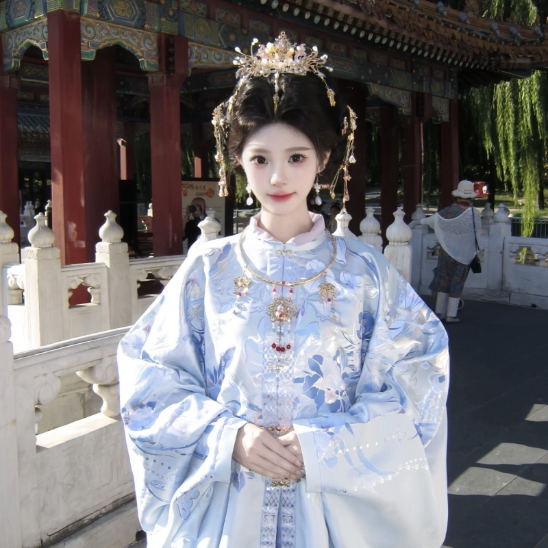 Hanfu u Ming dinastije za plemenite žene, raskošno tkan zlatnim nitima dvostruko zakopčana bluza, luksuzna teška vez, okrugli ovratnik, stojeći ovratnik, duga haljina za proljeće i jesen