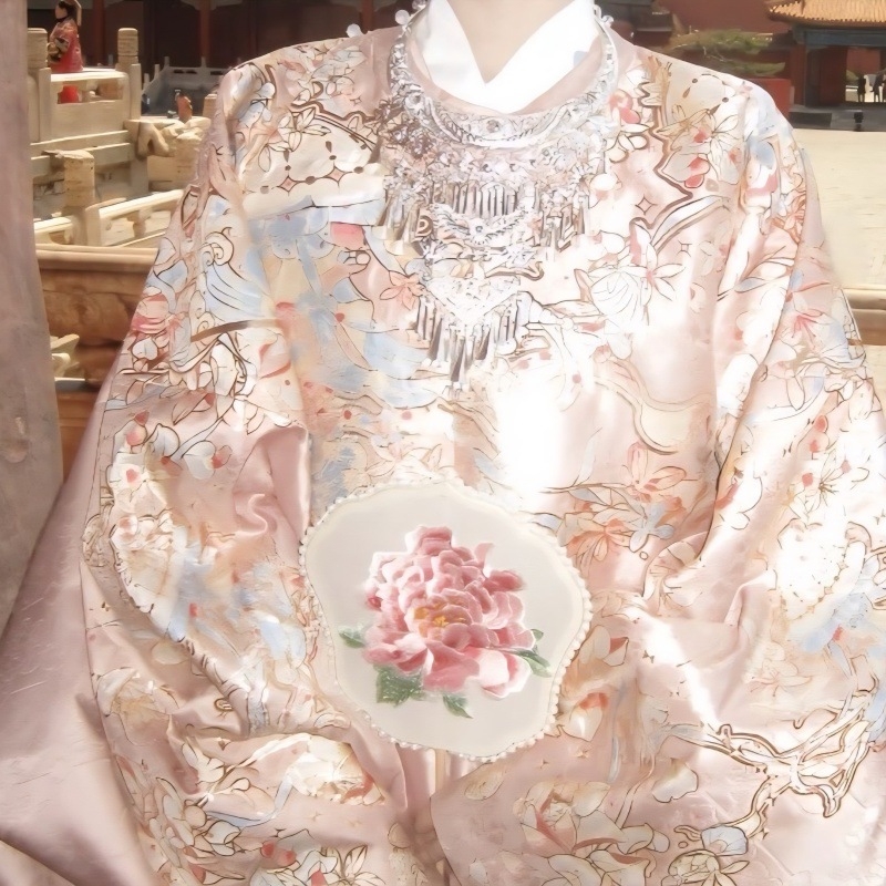 Hanfu u Ming dinastije za plemenite žene, raskošno tkan zlatnim nitima dvostruko zakopčana bluza, luksuzna teška vez, okrugli ovratnik, stojeći ovratnik, duga haljina za proljeće i jesen