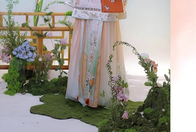 Ženski hanfu set s teškom izvezom i gradijentnim otiskom, poboljšani kineski stil, drevni dizajn, top s dijagonalnim ovratnikom i plisirana suknja