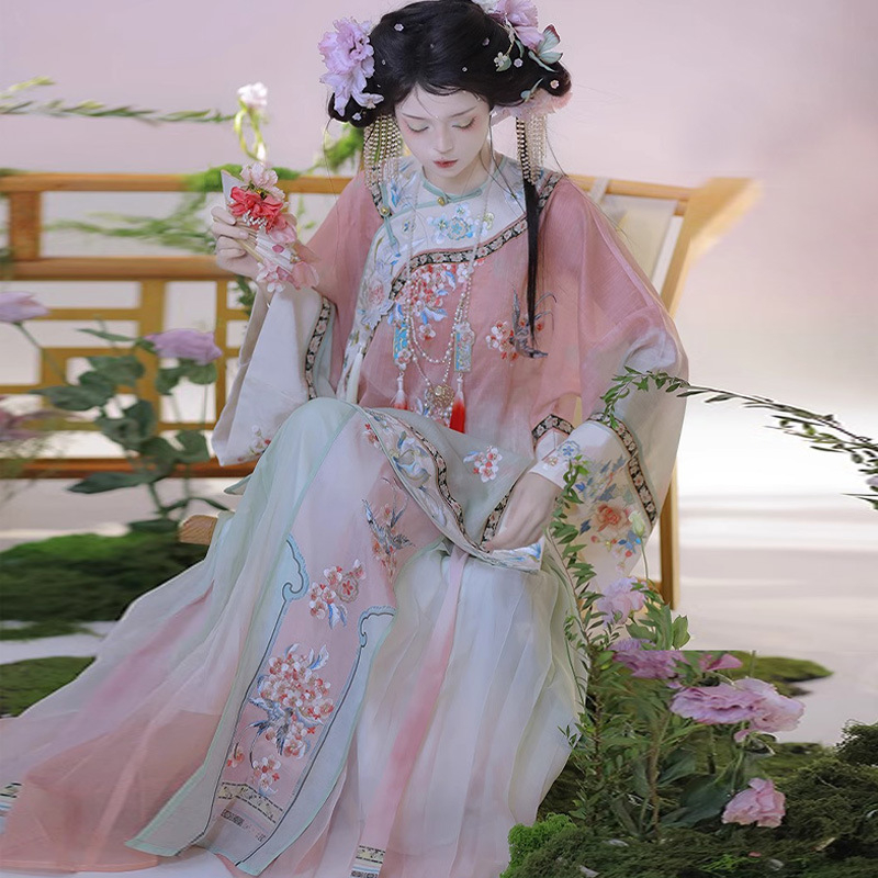 Ženski hanfu set s teškom izvezom i gradijentnim otiskom, poboljšani kineski stil, drevni dizajn, top s dijagonalnim ovratnikom i plisirana suknja