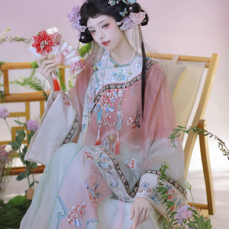 Ženski hanfu set s teškom izvezom i gradijentnim otiskom, poboljšani kineski stil, drevni dizajn, top s dijagonalnim ovratnikom i plisirana suknja