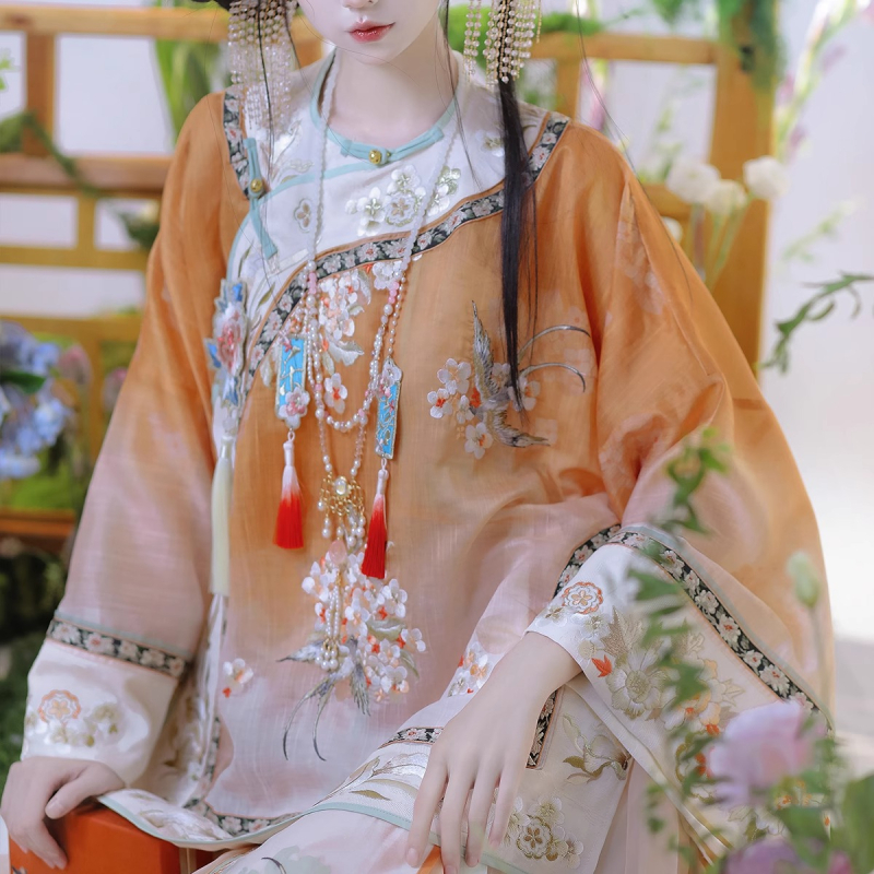 Ženski hanfu set s teškom izvezom i gradijentnim otiskom, poboljšani kineski stil, drevni dizajn, top s dijagonalnim ovratnikom i plisirana suknja