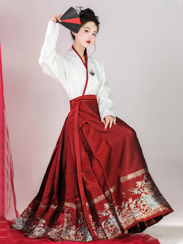 Dnevni outfit inspiriran Hanfuom, s modernim rukavima i Mamian suknjom