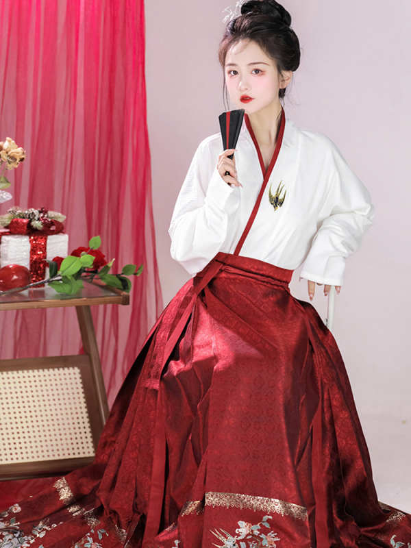 Dnevni outfit inspiriran Hanfuom, s modernim rukavima i Mamian suknjom