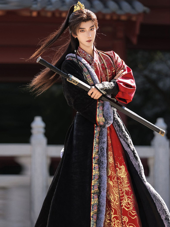 Hanfu 2025 Duga roba s preklopnim ovratnikom i fleec podstavom, tibetanski etnički stil cosplay kostim inspiriran Zhang Qiling