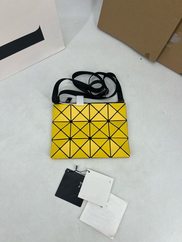 Lucent női válltáska diamantszerkezetű patchwork mintával, négy rekesz – geometrikus, mindennapi sminktáska