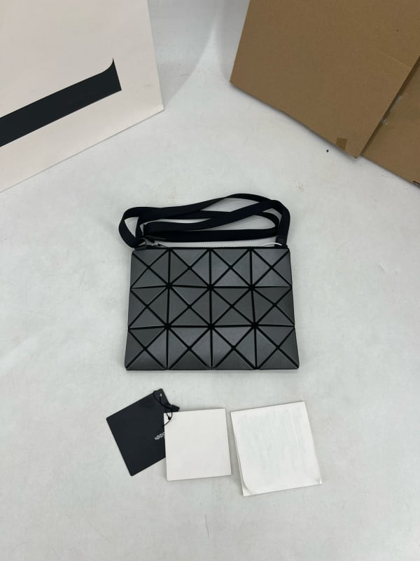 Lucent női válltáska diamantszerkezetű patchwork mintával, négy rekesz – geometrikus, mindennapi sminktáska
