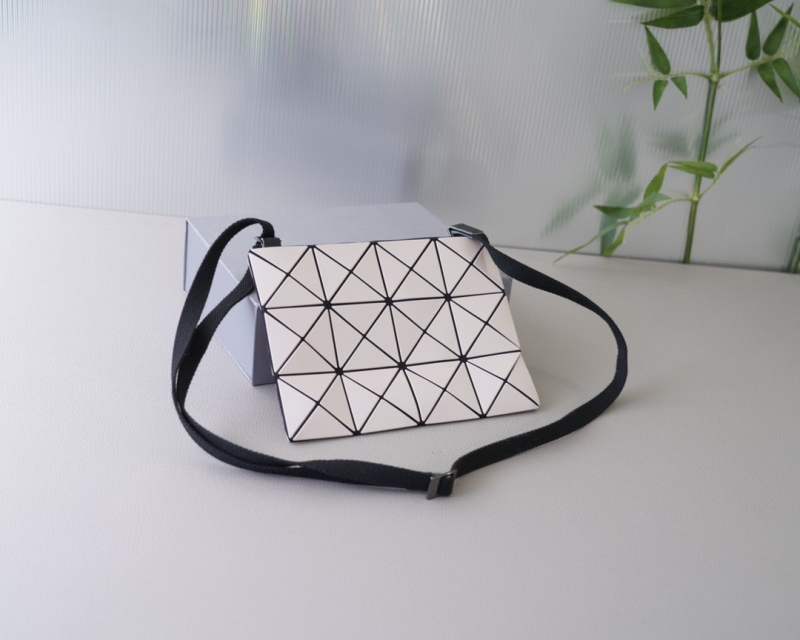 Lucent női válltáska diamantszerkezetű patchwork mintával, négy rekesz – geometrikus, mindennapi sminktáska