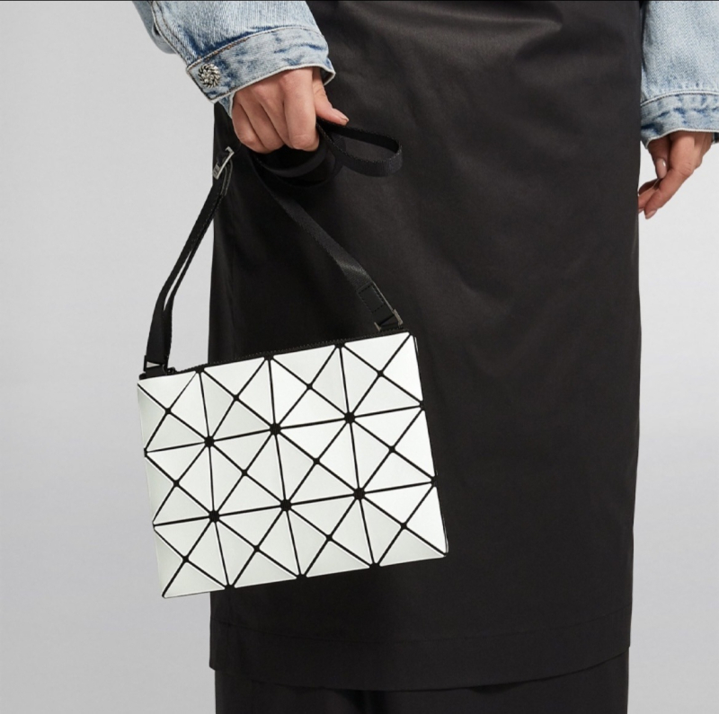 Lucent női válltáska diamantszerkezetű patchwork mintával, négy rekesz – geometrikus, mindennapi sminktáska