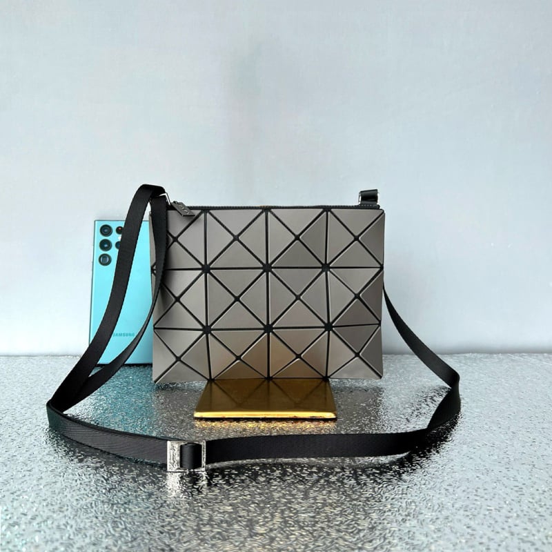 Lucent női válltáska diamantszerkezetű patchwork mintával, négy rekesz – geometrikus, mindennapi sminktáska
