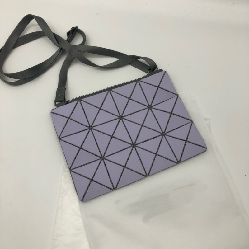 Lucent női válltáska diamantszerkezetű patchwork mintával, négy rekesz – geometrikus, mindennapi sminktáska
