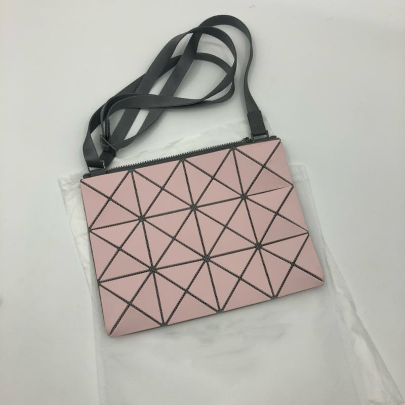Lucent női válltáska diamantszerkezetű patchwork mintával, négy rekesz – geometrikus, mindennapi sminktáska