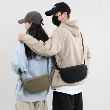 Nylon torba u obliku knedle, lagana crossbody torba s džepom za telefon, sportski stil, svakodnevna upotreba