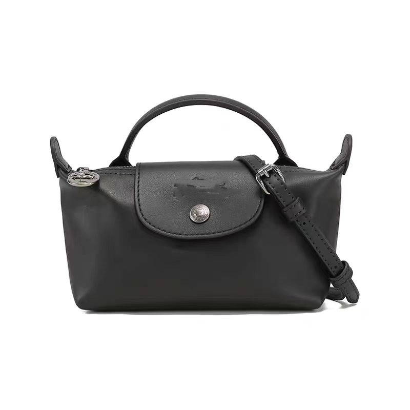 Bőr mini dumpling táska kapcsos fedéllel, belső cipzáros zsebbel, váll- és crossbody pánttal, telefon- és sminktáska, női táska