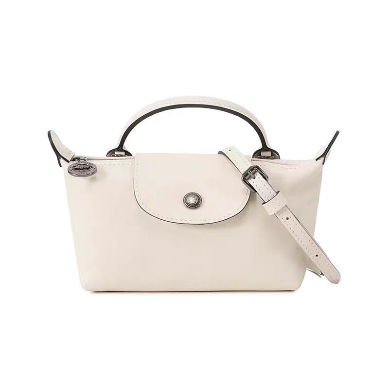 Bőr mini dumpling táska kapcsos fedéllel, belső cipzáros zsebbel, váll- és crossbody pánttal, telefon- és sminktáska, női táska