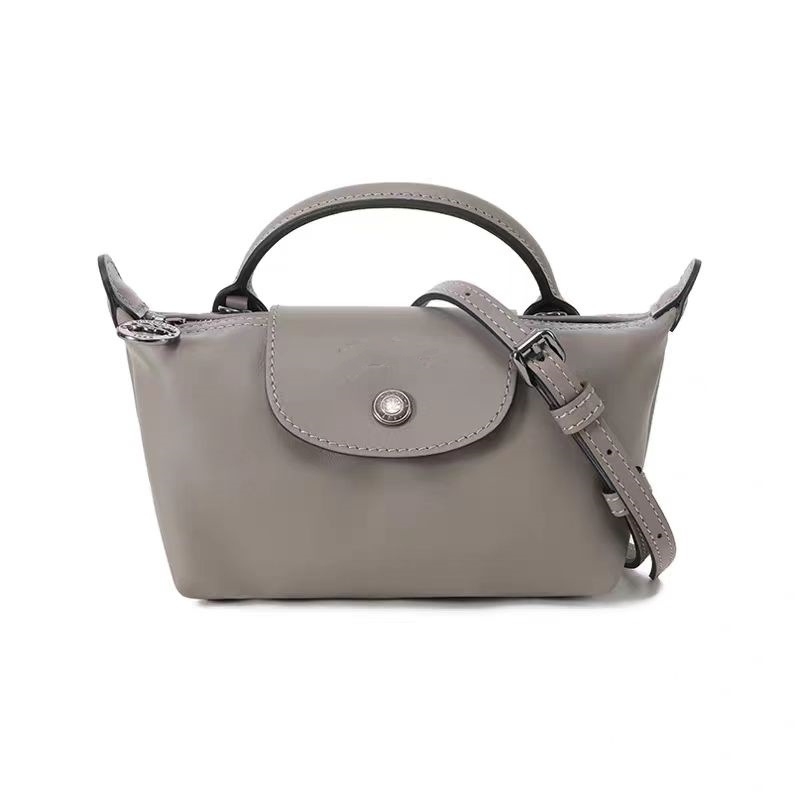 Bőr mini dumpling táska kapcsos fedéllel, belső cipzáros zsebbel, váll- és crossbody pánttal, telefon- és sminktáska, női táska