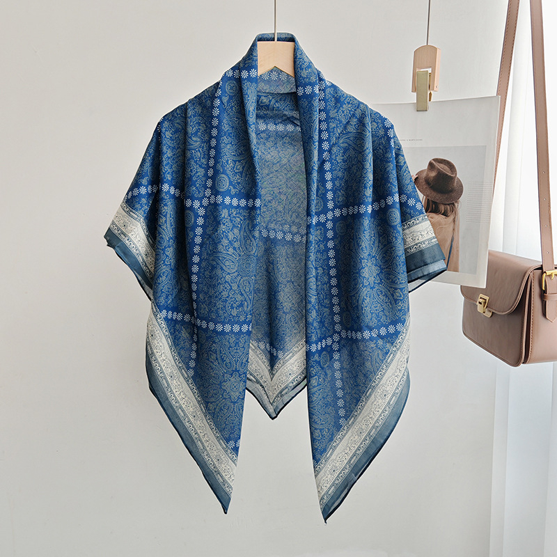 Veliki kvadratni šal 110 x 110 cm s kariranim uzorkom, svestran i elegantan stil, poliester – imitacija svile i pamuka, lagani ženski šal za putovanja