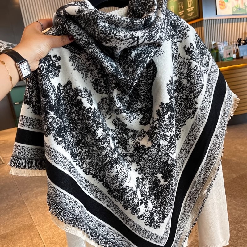 Kétoldalas négyszögletes sál dzsungel mintával, fekete-fehér, műkasmír, 135 × 135 cm