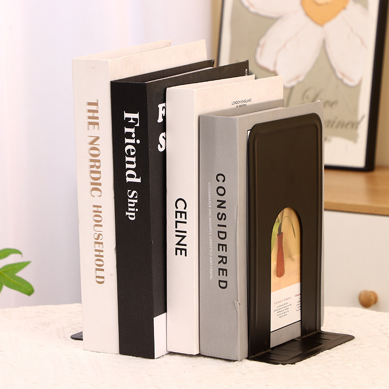 Μεταλλικά στηρίγματα βιβλίων σε στυλ γραφείου για σχολεία και βιβλιοθήκες